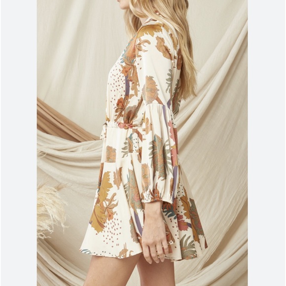 ENTRO  cream floral satin dress size medium - Picture 3 of 9